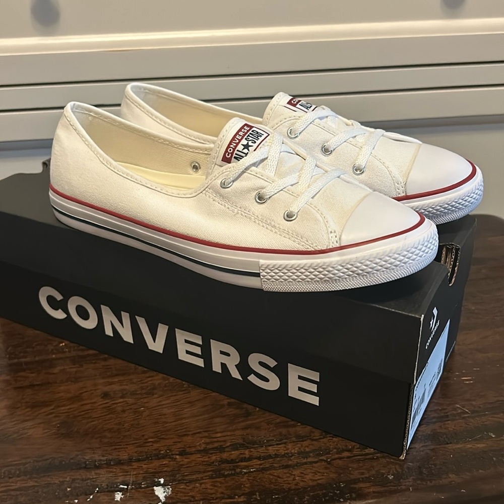 Brand New Womens Chuck Taylor Ballet Lace Low Shoes. Size 8. Color White